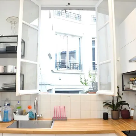 Charming Near Batignolles Appartement Parijs